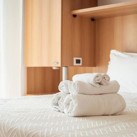 Adria Beach Hotel Alba Adriatica Bagian luar foto